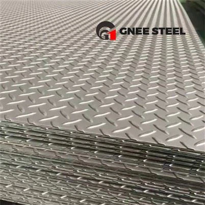 Plaque d'aluminium à motif